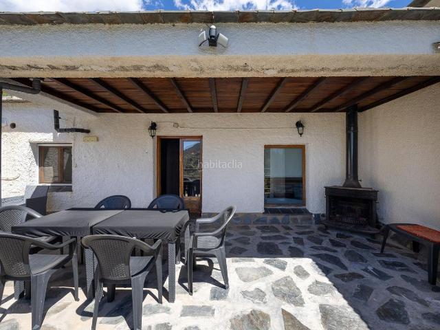 Piso en venta en Trevélez. Apartamento rural con espectacular terraza y jacuzzi con vistas. Pisos.