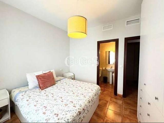 Piso en venta en Utrera, El Junquillo Vistalegre. ESTUPENDO PISO EN URBANIZACIÓN CON GARAJE, 3 DORMITORIOS Y 2 BAÑOS. Pisos.