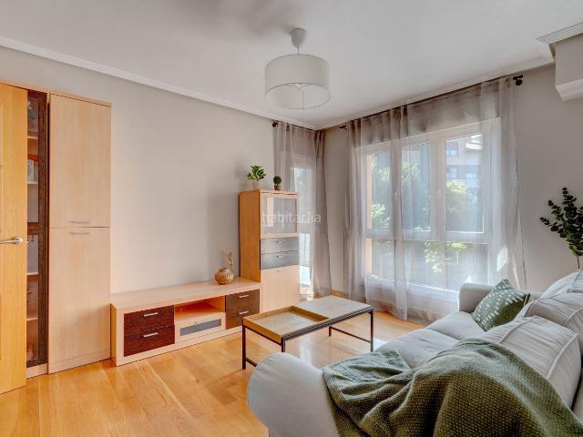 Piso en venta en Urnieta. Piso Reformado con Encanto en Calle Idiazabal. Pisos.