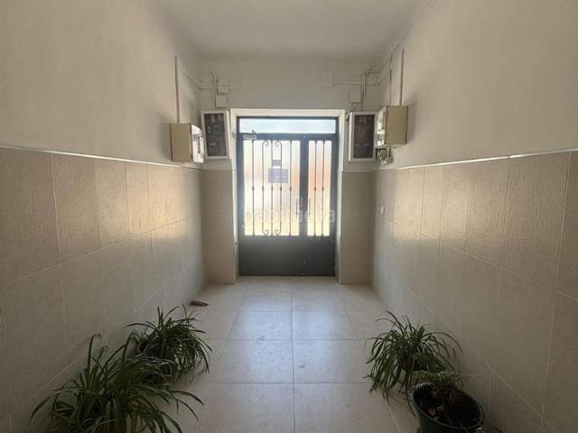 Piso en venta en Valdepeñas. Amplia vivienda con infinitas posibilidades de transformación. Pisos.