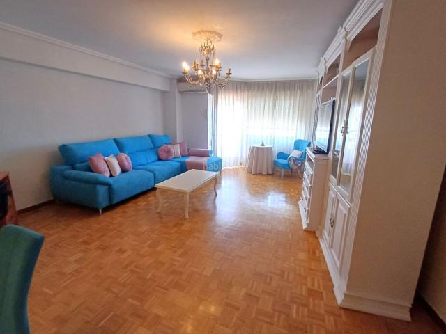 Piso en venta en Valdepeñas. Piso en venta en Centro, 4 dormitorios. Pisos.