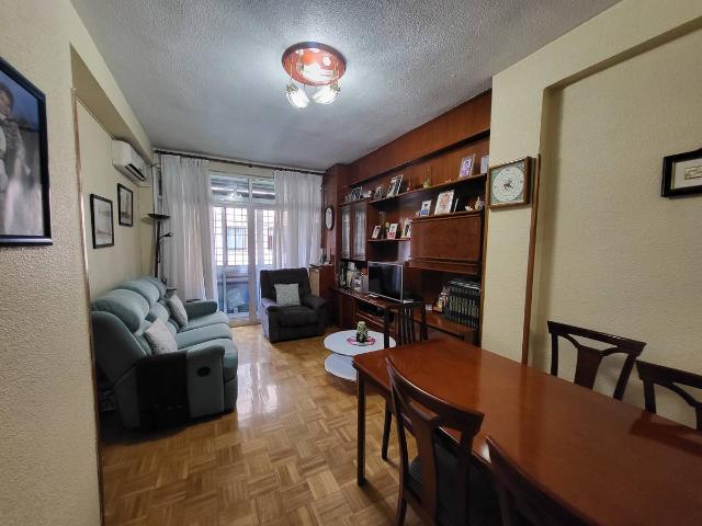 Piso en Venta en Valdezarza