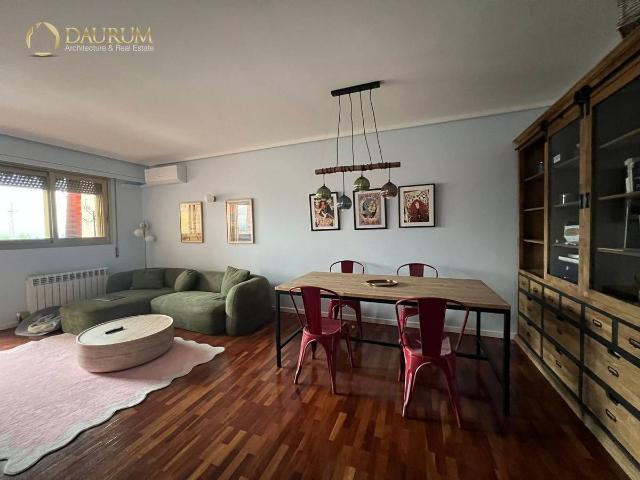Piso en Venta en Valdezarza