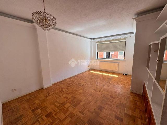 Piso en Venta en Valdezarza