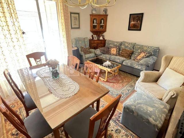 Piso en Venta en Valdezarza