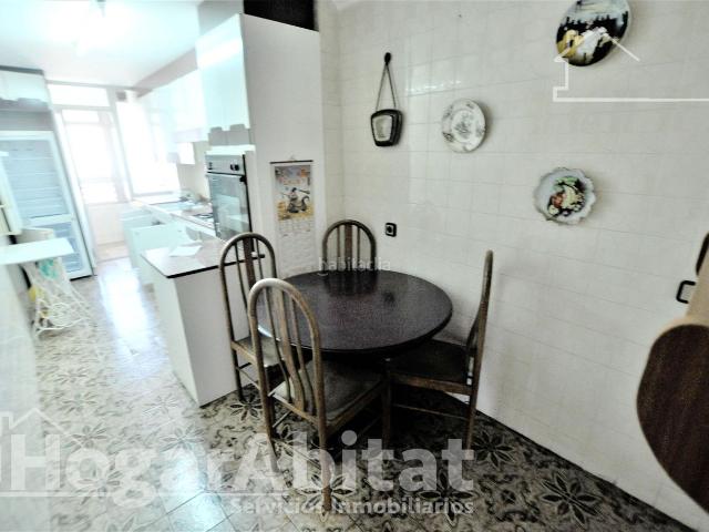 Piso en venta en Valencia, Malilla. EXCELENTE UBICACIÓN! AMPLIO, ALTO Y EXTERIOR CON BALCÓN. Pisos.