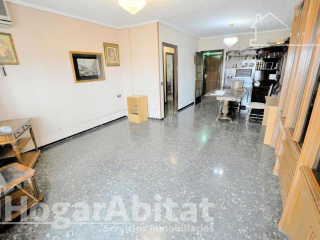 Piso en venta en Valencia, Malilla. EXCELENTE UBICACIÓN! AMPLIO, ALTO Y EXTERIOR CON BALCÓN. Pisos.