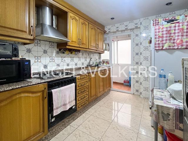 Piso en venta en Valencia, Malilla. Exclusivo Apartamento con Balcón en Valencia. Pisos.
