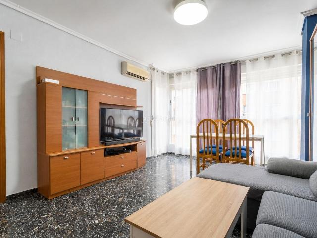 Piso en venta en Valencia, Malilla. Vivienda luminosa con opción de garaje y trastero en Malilla, Valencia. Pisos.