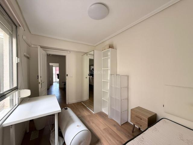 Piso en venta en Valencia, Malva Rosa. Piso reformado y luminoso, ideal como inversión o para vivir cerca del mar. Pisos.