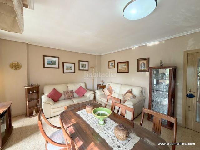 Piso en venta en Valencia, Malva Rosa. Venta de piso de 99 m² con 4 dormitorios, balcón y ascensor en la Malvarrosa, Valencia Área Marítima Inmobiliaria · Oficina Malv. Pisos.