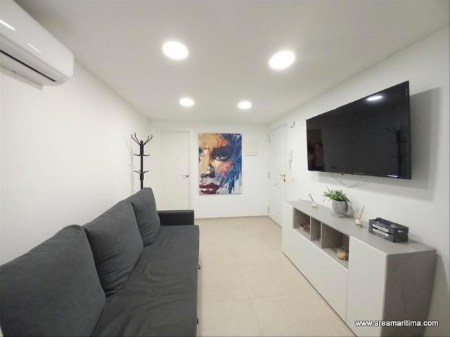 Piso en venta en Valencia, Malva Rosa. Venta de piso en planta baja, reformada con 3 habitaciones, baño y aseo, junto a la playa de la Malvarrosa Valencia. Pisos.