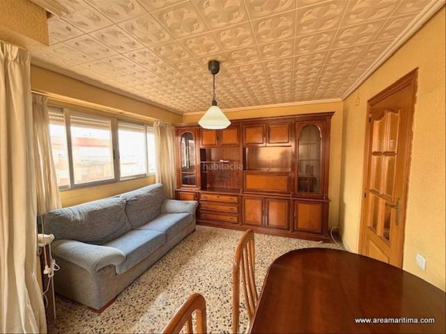 Piso en venta en Valencia, Malva Rosa. Venta de vivienda, totalmente exterior, esquinera, con balcón. 7ª altura con ascensor, playa de La Malvarrosa Valencia. Pisos.