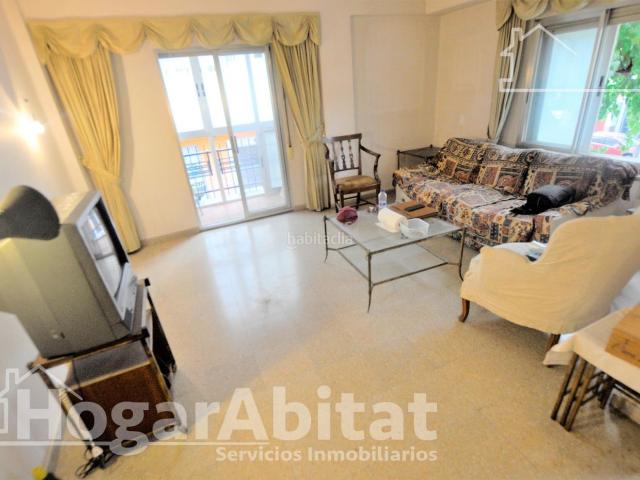 Piso en venta en Valencia, Marxalenes. EXTERIOR CON GARAJE Y BALCÓN. Pisos.