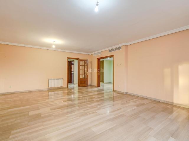 Piso en venta en Valencia, Mestalla. Amplio piso exterior con vistas al Palau de la Música en Mestalla. Pisos.