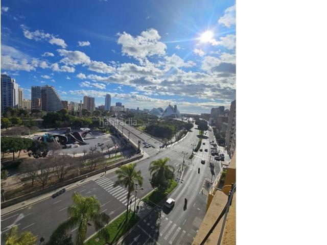 Piso en venta en Valencia, Mont Olivet. Descubre este piso señorial con un encanto único! Ubicado en una séptima planta ZONA DEL RIO FRENTE AL GULLIVER!. Pisos.