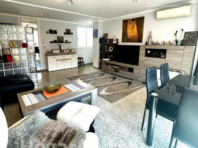 Piso en venta en Valencia, Mont Olivet. EXTERIOR CON GARAJE Y ASCENSOR JUNTO AL JARDÍN DEL TURÍA. Pisos.