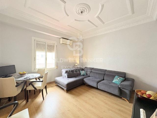 Piso en venta en Valencia, Mont Olivet. Elegante piso de 109 m con gran potencial a un paso de Ruzafa. Pisos.