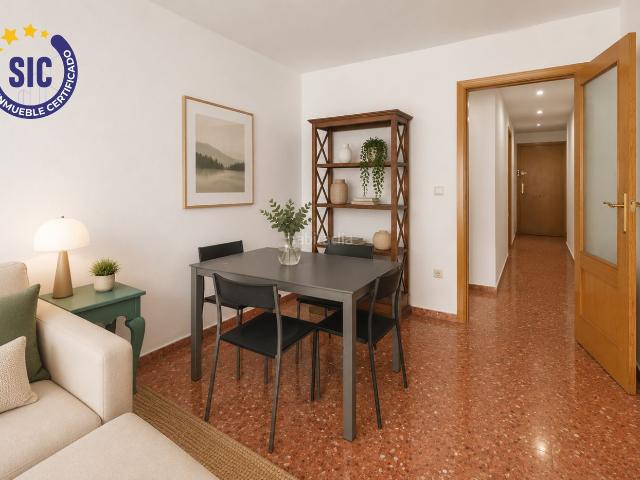 Piso en venta en Valencia, Mont Olivet. Piso de 2 dormitorios, 2 baños y pequeña terraza, en venta, en Monteolivete. Pisos.