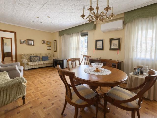 Piso en venta en Valencia, Mont Olivet. Próxima a Ruzafa. Pisos.