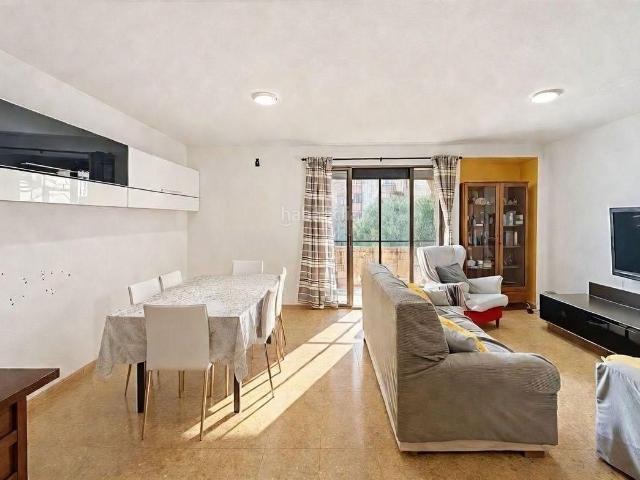 Piso en venta en Valencia, Na Rovella Hermanos Maristas. Piso en Calle Paco Piera Fuente de San Luis 127 m2 con vistas al Roig Arena. Gran oportunidad de inversión. Pisos.