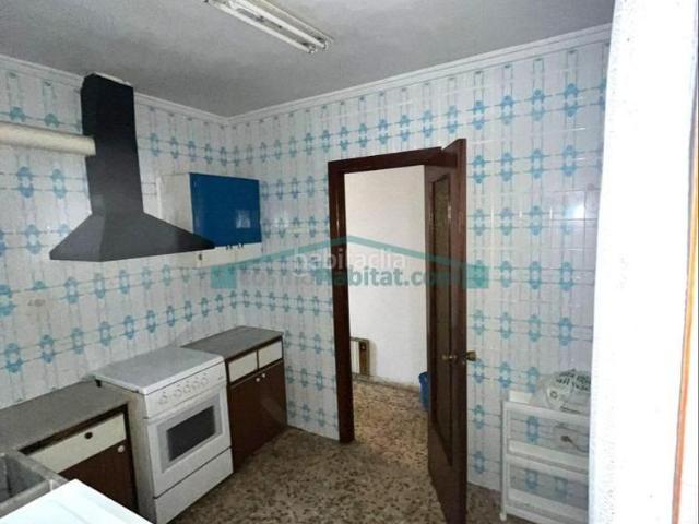 Piso en venta en Valencia, Natzaret. Piso con potencial y ubicación estratégica en Nazaret, València. Pisos.