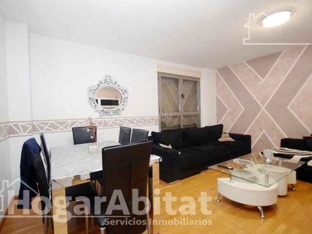 Piso en venta en Valencia, Nou Benicalap. AMPLIO Y SEMIREFORMADO EN RESIDENCIAL CON PISCINA, JUNTO A LA AV JUAN XXIII. Pisos.