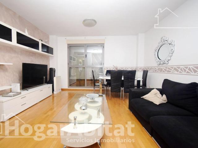 Piso en venta en Valencia, Nou Benicalap. AMPLIO Y SEMIREFORMADO EN RESIDENCIAL CON PISCINA, JUNTO A LA AV JUAN XXIII. Pisos.