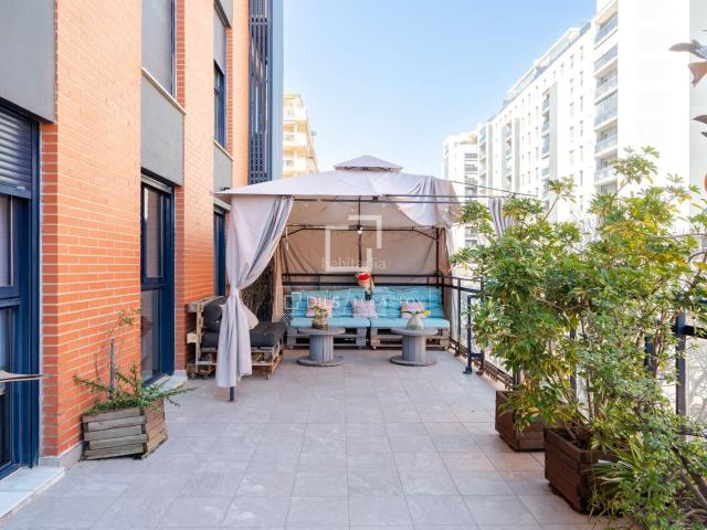 Piso en venta en Valencia, Nou Campanar. Luminoso piso con terraza en venta en un residencial con completas zonas comunes en el barrio de Campanar, Valencia. Pisos.