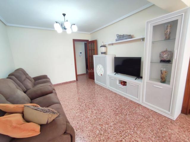 Piso en venta en Valencia, Nou Moles. Piso reformado en Nou Moles, Valencia, listo para entrar a vivir. Pisos.