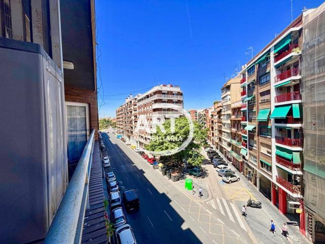 Piso en venta en Valencia, Nou Moles. PROPIEDAD EN VENTA EN LA ZONA NOU MOLES DE VALENCIA. Pisos.