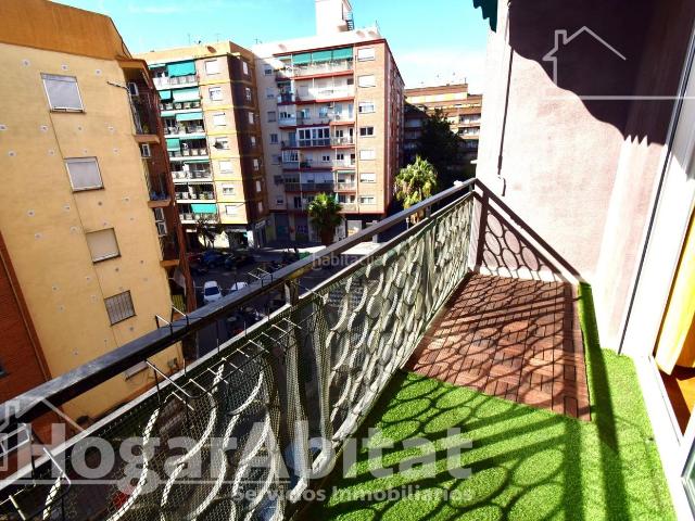 Piso en venta en Valencia, Nou Moles. REFORMADO CON BALCÓN Y ASCENSOR JUNTO EXTRAMUROS. Pisos.