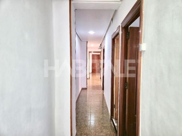 Piso en venta en Valencia, Aiora. Vivienda de 3 habitaciones y 2 baños en Avenida del Puerto. Pisos.