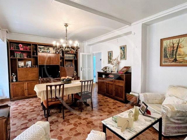 Piso en venta en Valencia, Arrancapins. Vivienda junto al Mercado de Abastos en Extramurs. Pisos.