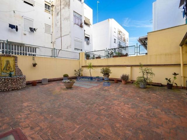 Piso en venta en Valencia, Barrio Benicalap. Amplia vivienda de 129 m con gran patio privado de 80 m en Benicalap. Pisos.