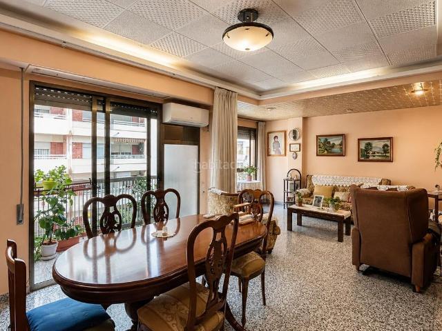 Piso en venta en Valencia, Barrio Benicalap. Excelente vivienda de 4 dormitorios lista para entrar a vivir dentro de Valencia. Pisos.