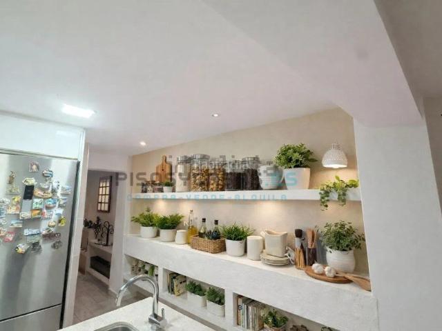 Piso en venta en Valencia, Barrio Benicalap. VENTA DE PISO AVENIDA BURJASOT BENICALAP VALENCIA. Pisos.