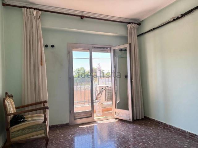 Piso en venta en Valencia, Barrio Benicalap. Venta de piso de 3 habitaciones en Benicalap, València Capital. CON ASCENSOR. Pisos.