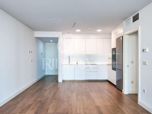 Piso en venta en Valencia, Barrio Benicalap. Vivienda de tres dormitorios en la Torre IKON, Cortes Valencianas. Pisos.