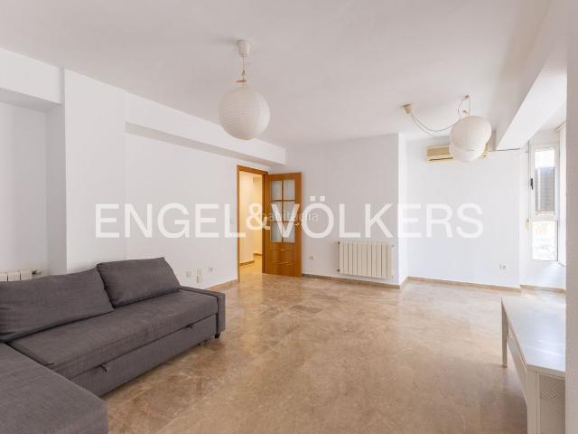 Piso en venta en Valencia, Barrio de Benimaclet. Acogedora vivienda junto a Guardia Civil. Pisos.
