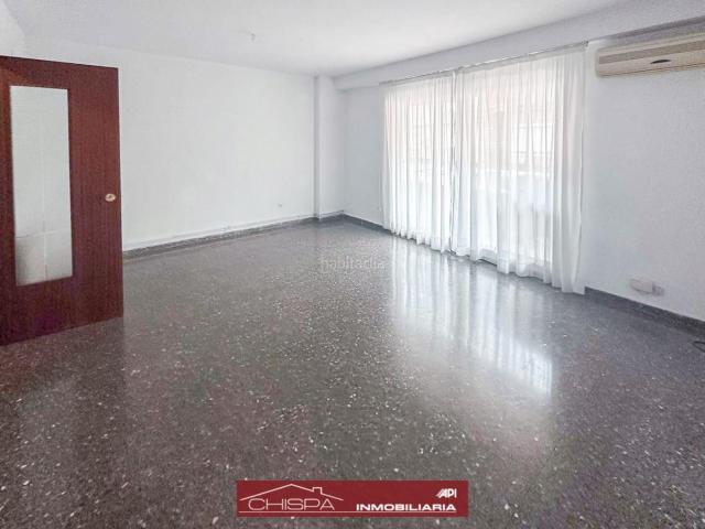 Piso en venta en Valencia, Barrio de Campanar. Piso de cuatro habitaciones con plaza de garaje. Pisos.