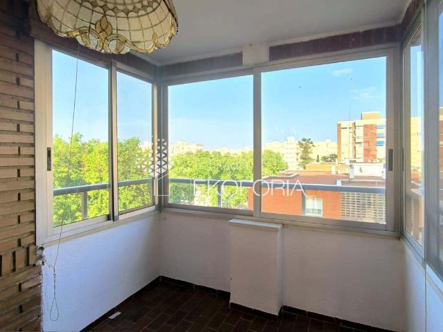 Piso en venta en Valencia, Barrio de Patraix. PISO ESPACIOSO Y LUMINOSO CON GARAJE 4ª PLANTA CON ASCENSOR. Pisos.