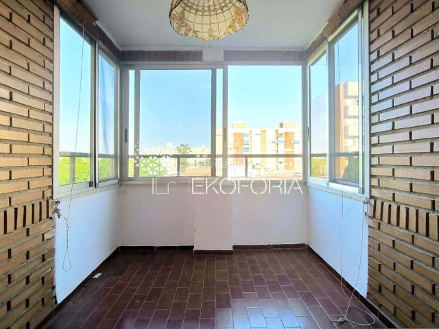 Piso en venta en Valencia, Barrio de Patraix. PISO ESPACIOSO Y LUMINOSO CON GARAJE 4ª PLANTA CON ASCENSOR. Pisos.