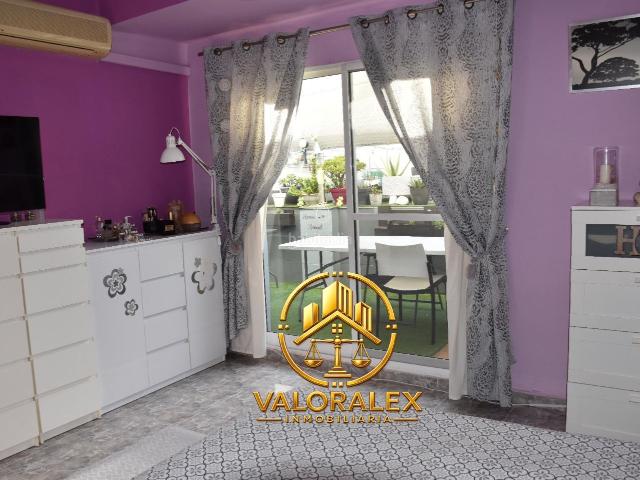 Piso en venta en Valencia, Barrio de Patraix. Vivienda cómoda, bien ubicada ideal para quienes valoran el espacio todos los servicios cerca buena conexión con el centro. Pisos.
