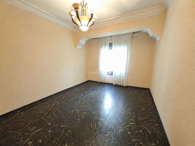 Piso en venta en Valencia, Barrio de Patraix. Vivienda con esencia valenciana, techos altos y una ubicación privilegiada junto al corazón de las comunicaciones de la ciudad. Pisos.