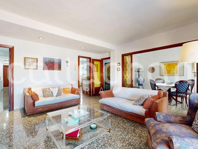 Piso en venta en Valencia, Benimàmet. Estupenda Vivienda en Benimámet de tres habitaciones. Pisos.