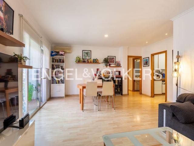 Piso en venta en Valencia, Camí Fondo. Acogedora vivienda con inquilino En Islas Canarias. Pisos.