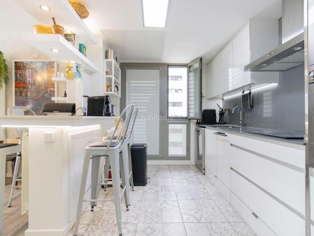 Piso en venta en Valencia, Ciutat de les Ciències i de les Arts Justicia. VIVIENDA PARA ENTRA A VIVIR AL LADO DEL ROIG ARENA. Pisos.