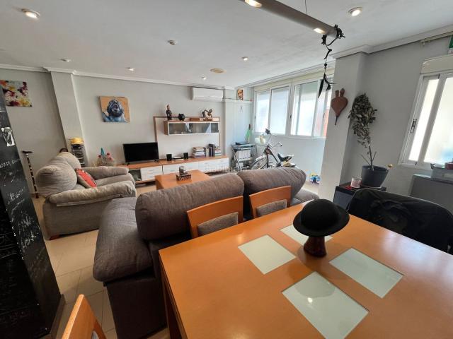 Piso en venta en Valencia, Ciutat Fallera. ¡Gran oportunidad en Avenida Burjassot!. Pisos.