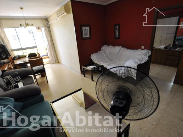 Piso en venta en Valencia, Ciutat Jardí. AMPLIO, EXTERIOR Y LUMINOSO CON DOS BALCONES Y GARAJE, TODO AMUEBLADO. Pisos.